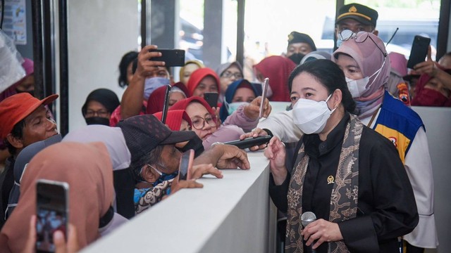 Ketua DPR RI, Puan Maharani resmikan Pasar Banyumas, Jawa Tengah, Rabu (6/7/2022). Foto: DPR