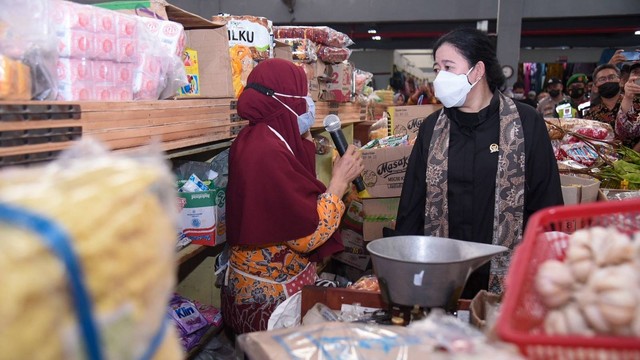 Ketua DPR RI, Puan Maharani resmikan Pasar Banyumas, Jawa Tengah, Rabu (6/7/2022). Foto: DPR
