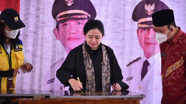 Ketua DPR RI, Puan Maharani resmikan Jalan Soekarno, Purwokerto. Foto: DPR