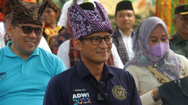 Menteri Pariwisata dan Ekonomi Kreatif RI Sandiaga Salahudin Uno saat berada di Desa Pariangan, Kabupaten Tanah Datar, Sumatera Barat, Rabu 6 Juli 2022. Foto: dok Humas