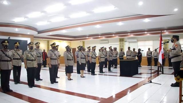 Serah terima jabatan Kapolres Jajaran Polda Sulawesi Utara yang langsung dipimpin Kapolda Sulut, Irjen Pol Mulyatno. (foto: istimewa)