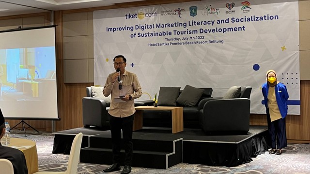 Wakil Bupati Belitung, Isyak Meirobie, dalam acara tiket.com Multi Stake Holder Forum, Belitung, Kamis (7/7/2022). Foto: Anggita Aprilyani/kumparan.