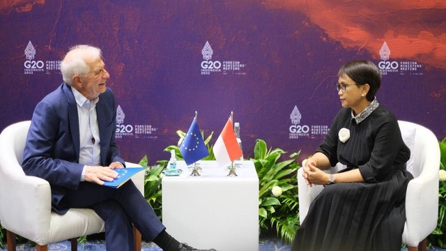 Menlu Retno Marsudi bertemu dengan High Representative of the Union For Foreign Affairs and Security Policy (HR/VP) Uni Eropa, Josep Borrell Fontelles di sela G20 di Bali, Kamis (7/7/2022). Foto: Kemlu RI
