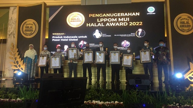 Penganugerahan penghargaan LPPOM MUI Halal Award 2022 di  IPB International Convention Center, Bogor, Kamis (7/7/2022). Foto: Galang/kumparan