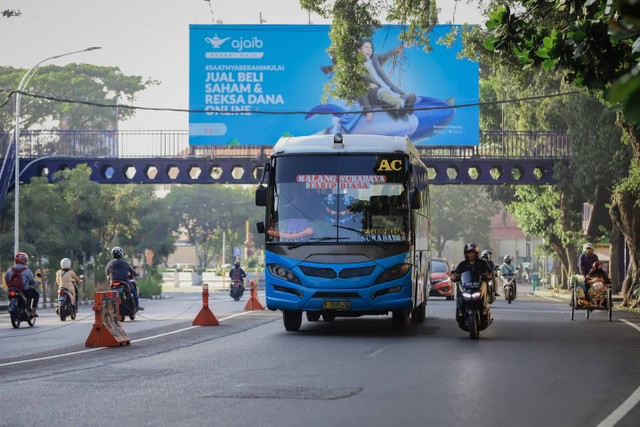 Jadwal bus malang surabaya, Foto oleh Aldrin Rachman Pradana di Unsplash