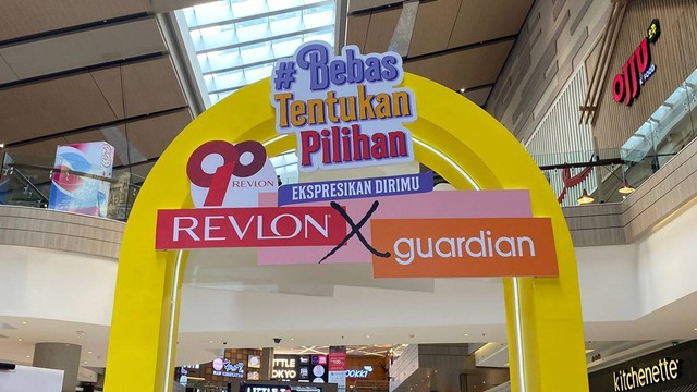 Rangkaian acara program "Bebas Tentukan Pilihan" dalam kampanye #RevlonIsMe oleh Revlon di Mal Kota Kasablanka, Jakarta, Rabu (06/07/2022). Foto: Judith Aura/kumparan