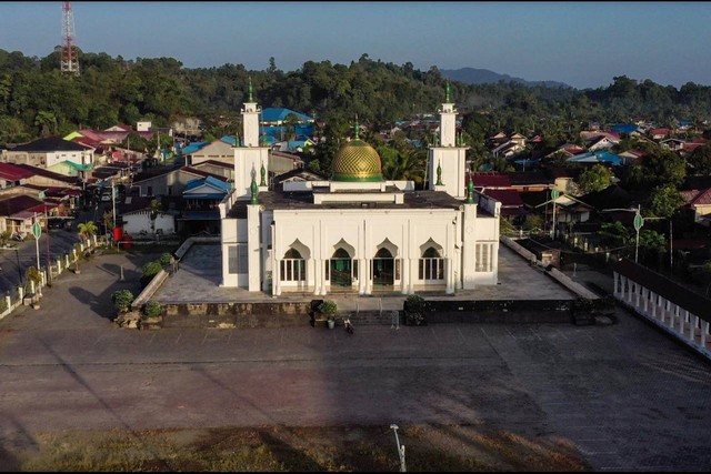 Masjid Agung Teungku Khalilullah, Kabupaten Simeulue. Foto: Abdul Hadi/acehkini