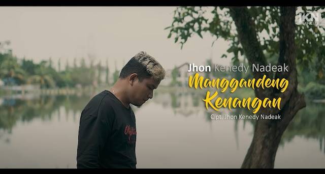 Lirik Lagu Manggandeng Kenangan - Jhon Kenedy Nadaek | kumparan.com