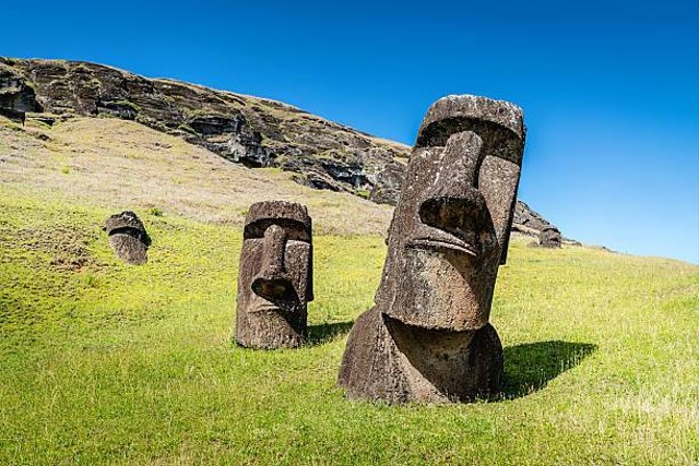 Arti Emot Batu Moai di WhatsApp, Foto: Unsplash.