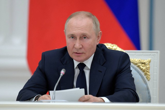 Presiden Rusia Vladimir Putin menghadiri pertemuan dengan para pemimpin parlemen di Moskow, Rusia. Foto: Sputnik/Aleksey Nikolskyi/Kremlin via REUTERS