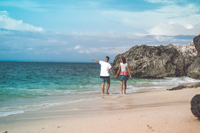 Estimasi Budget Honeymoon ke Bali untuk Pengantin Baru, Foto: Unsplash/Artem Beliaikin