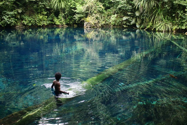 Ilustrasi telaga di Biak, Papua. Foto: Ghara Shandya Agityadewa/Shutterstock