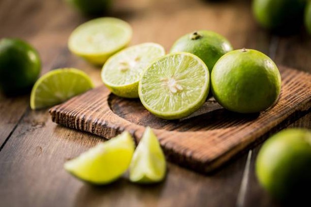 Manfaat Jeruk Nipis untuk Wajah. Foto: iStockphoto
