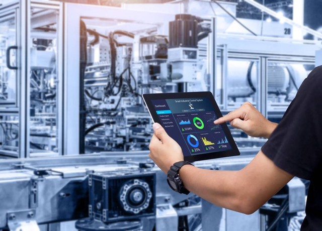 Ilustrasi digitalisasi di lini industri pertambangan dan migas. Foto: Shutterstock