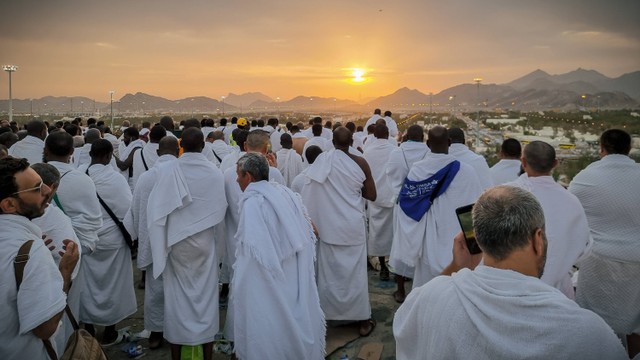 Jemaah haji memadati Jabal Rahmah untuk memanjatkan doa. Foto: Muhammad Iqbal/kumparan