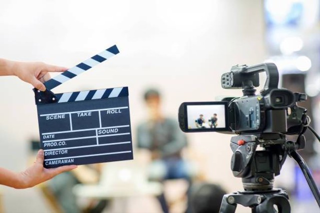 Ilustrasi Film Pertama di Dunia yang Laris Ditonton di Seluruh Dunia, Foto: Unsplash.