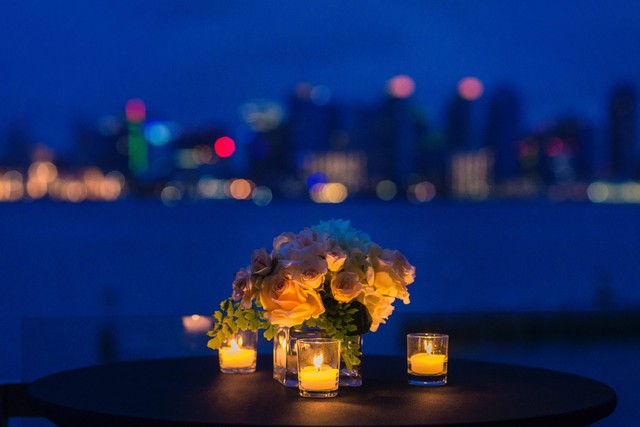 Rekomendasi Tempat Dinner Romantis di Jakarta, Foto: Unsplash/Ion Chistensen.