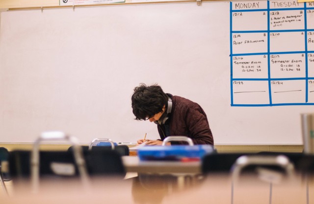 Ilustrasi Alasan Masuk Sekolah, Foto Pexels Jeswin Thomas