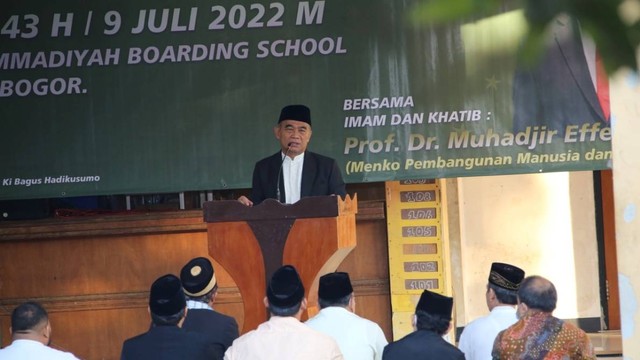 Menko PMK Muhadjir Effendy jadi khatib Salat Idul Adha di Muhammadiyah Boarding School (MBS) Ki Bagus Hadikusumo, Bogor, Sabtu (9/72022). Foto: Kemenko PMK