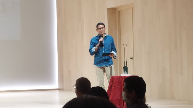 Menparekraf Sandiaga Uno saat memberikan sambutan di acara syukuran kemenangan Batavia Madrigal Singers (BMS) di Balai Resital Kartanegara, Jakarta, Sabtu (9/7/2022). Foto: Gitario Vista Inasis/kumparan