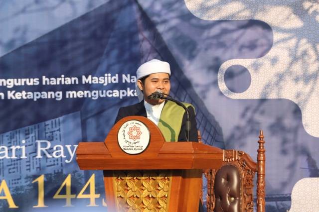 ustad Abdul Ghafur saat menyampaikan tausiyahnya