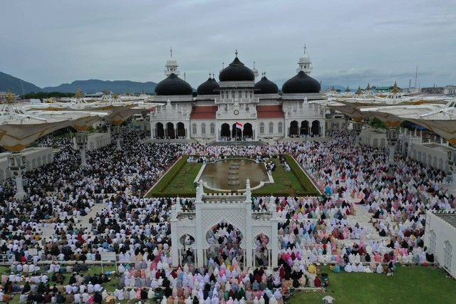 Suasana Salat Idul Adha di Masjid Raya Baiturrahman, Banda Aceh. Foto: Abdul Hadi/acehkini