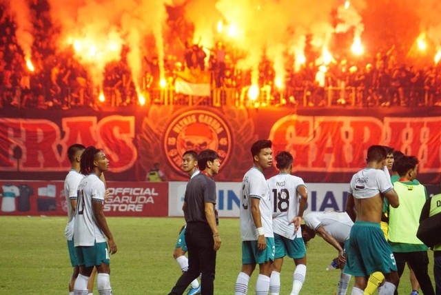 Ekspresi pemain Timnas Indonesia U-19 usai gagal Lolos ke Semifinal Piala AFF U-19 2022. Foto: Iqbal Firdaus/kumparan