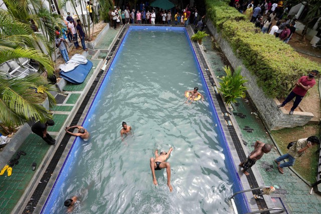 Ilustrasi kolam renang.  Foto: Eranga Jayawardena/AP Photo