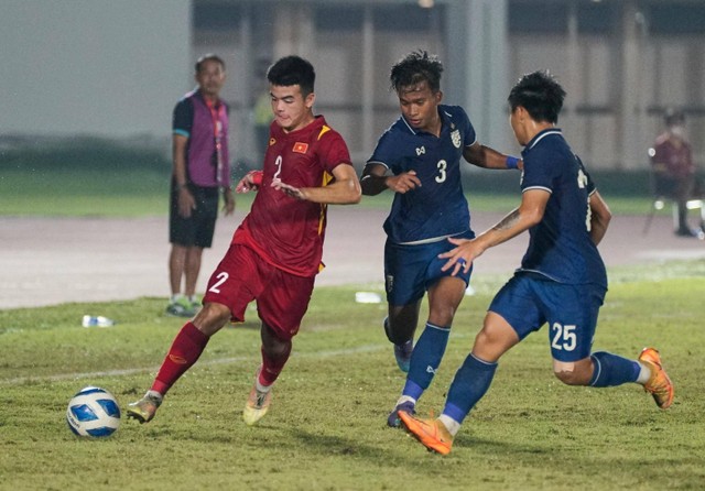 Vietnam U-19 vs Thailand U-19 di Stadion Madya, Jakarta, Minggu (10/7). Foto: Dok. VFF