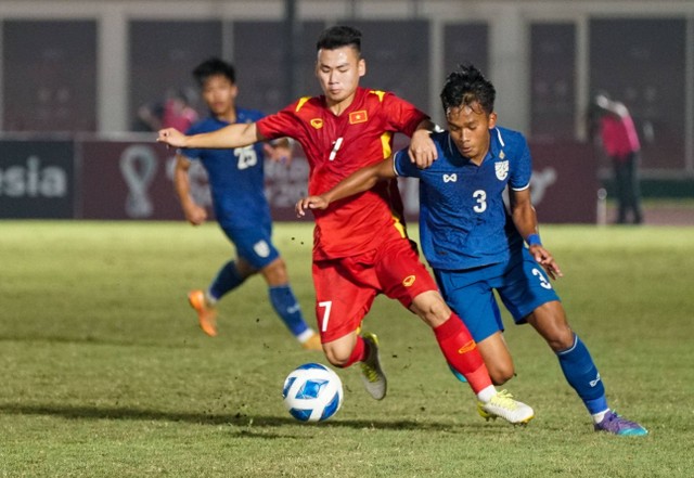 Vietnam U-19 vs Thailand U-19 di Stadion Madya, Jakarta, Minggu (10/7). Foto: Dok. VFF