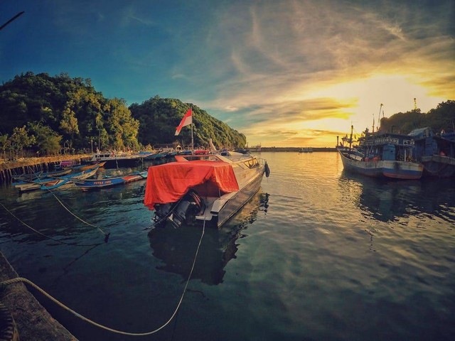 Photo by Ahmad Syahrir From : https://www.pexels.com/photo/motor-boat-near-dock-during-sunset-758742/Peran Aparatur Sipil Negara (ASN) dalam Mewujudkan Indonesia Emas 2045