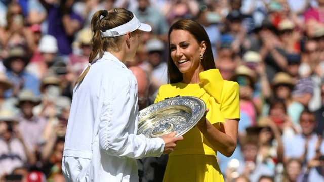 Kate Middleton saat menghadiri Wimbledon 2022. Foto: REUTERS/Hannah Mckay