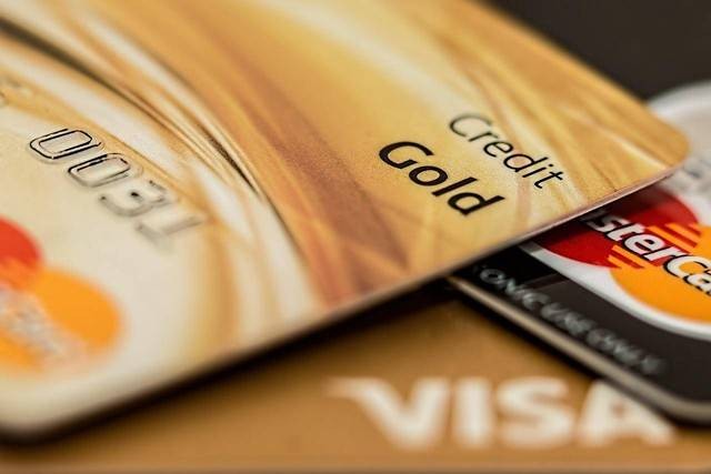 Ilustrasi annual fee kartu kredit Bank Mega. Foto: Unsplash.com