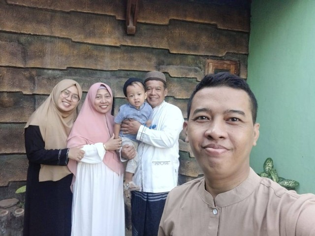 Dosen Spesialis Medikal Bedah "Prima Trisna Aji" merayakan hari raya Idul Adha tanggal 9 April 2022/photo by : Dokpri