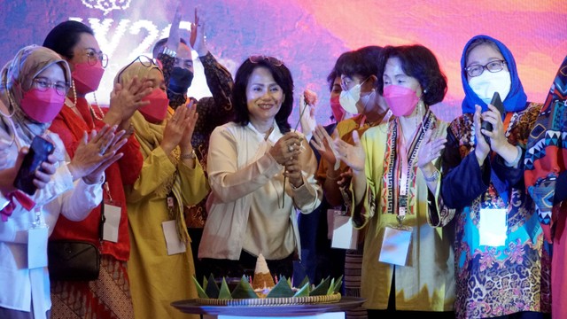 Chairwoman W20 Indonesia, Hadriani Uli Silalahi, dalam salah satu rangkaian acara W20. Foto: W20