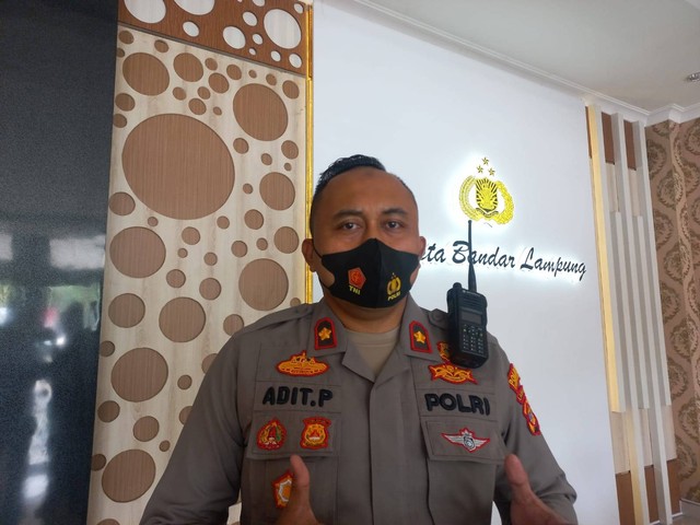 Warga Bandar Lampung Geger, Ada Bayi dalam Kardus Minyak Goreng di Teras Rumah (1)