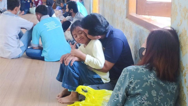 Warga Binaan melepas rindu bersama keluarganya. Foto : Humas Rutan Magetan