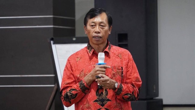 Guru Besar FKH UGM, Wayan Tunas Artama. Foto: Kemenkes RI