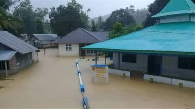 Puluhan rumah di Leihitu, Maluku Tengah, terendam banjir, Selasa (12/7/2022). Foto: Dok. Istimewa