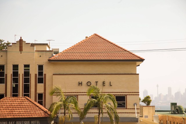 Rekomendasi Hotel dengan Balkon di Jogja, Foto: Unsplash/Lora Ohanessian