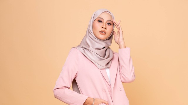 Ilustrasi fashion hijab. Foto: Sallehudin Ahmad/Shutterstock