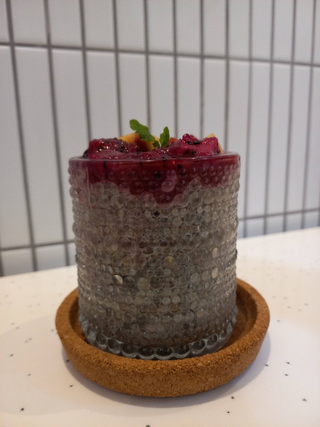 Fruity chia pudding dari Enatura. Foto: Monika Febriana/kumparan