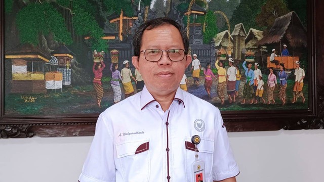 Komisioner Kompolnas Albertus Wahyurudhanto saat memberikan pernyataan di Polda Bali, Rabu (13/7/2022).. Foto: Denita BR Matondang/kumparan