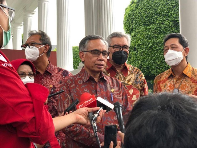 Dewan komisioner OJK 2017-2022 di Istana Kepresidenan Jakarta. Foto: kumparan