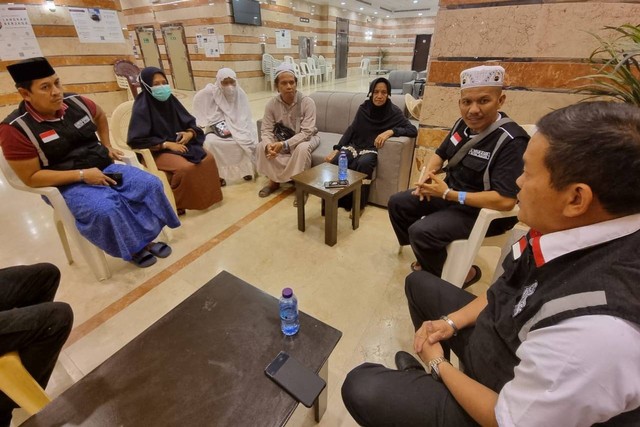 Petugas Dapati Jemaah Haji Asal Sulsel Berusia 67 Tahun Tak Terdata di Kemenag (2)