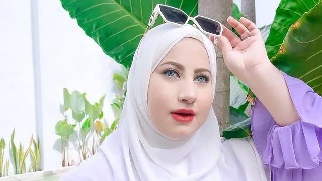 Ilustrasi tampilan hijab ala Tasyi Athasyia. Foto: Instagram.com/tasyiiathasyia