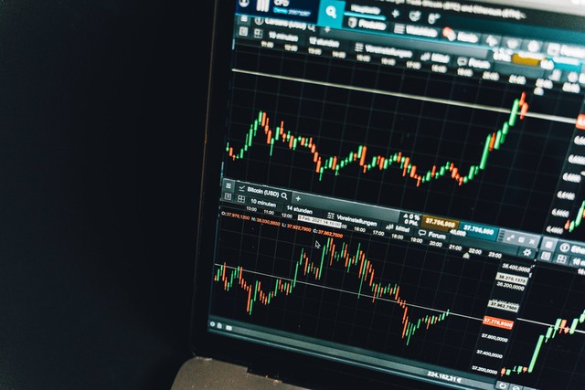 Ilustrasi pola candlestcik, Foto: pexels