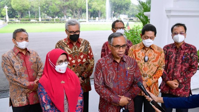 Dewan Komisioner Otoritas Jasa Keuangan (OJK) periode 2017-2022, usai menemui Presiden Jokowi di Istana Merdeka, Jakarta, Rabu (13/7/2022). Foto: Muchlis Jr/Biro Pers Sekretariat Presiden