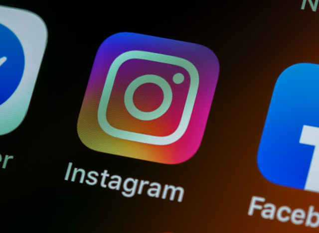 Ilustrasi cara posting bersama di Instagram. Foto: unsplash.com/brett_jordan