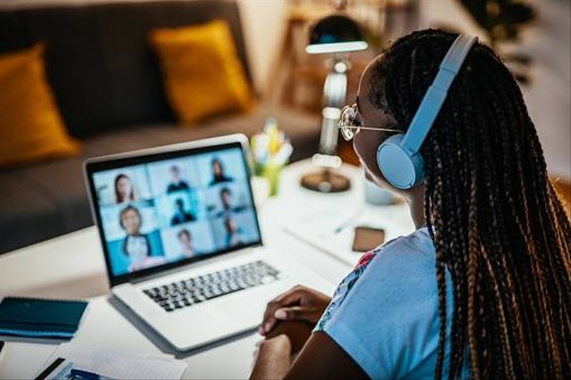 Ilustrasi menggunakan Zoom Cloud Meeting. Foto: Unsplash,com